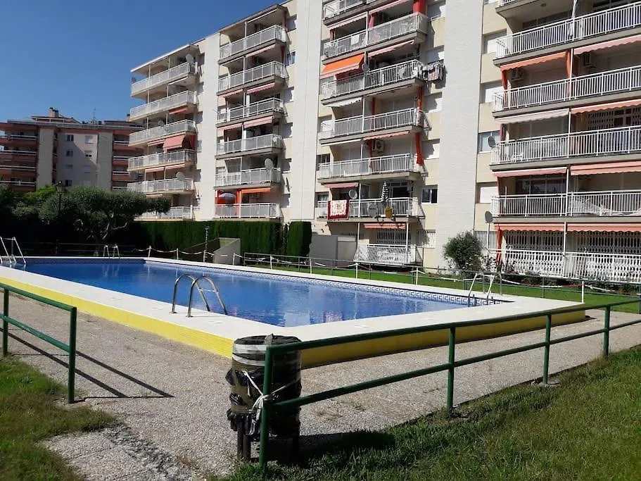 Apartamento En Complejo Residencial 살루 아파트